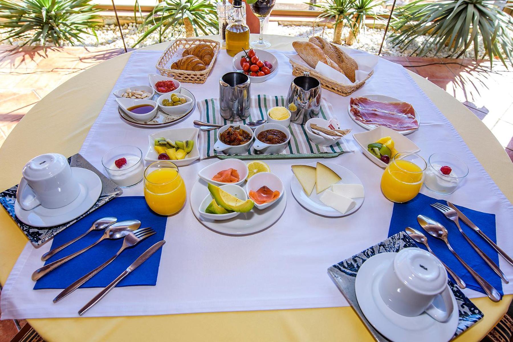 Hotel Family Agua Amarga à Agua Amarga  Extérieur photo